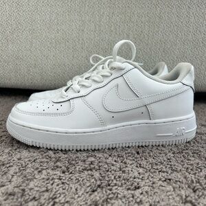 Nike Air Force 1 Youth Low Triple White Sneakers size 6y Excellent Condition